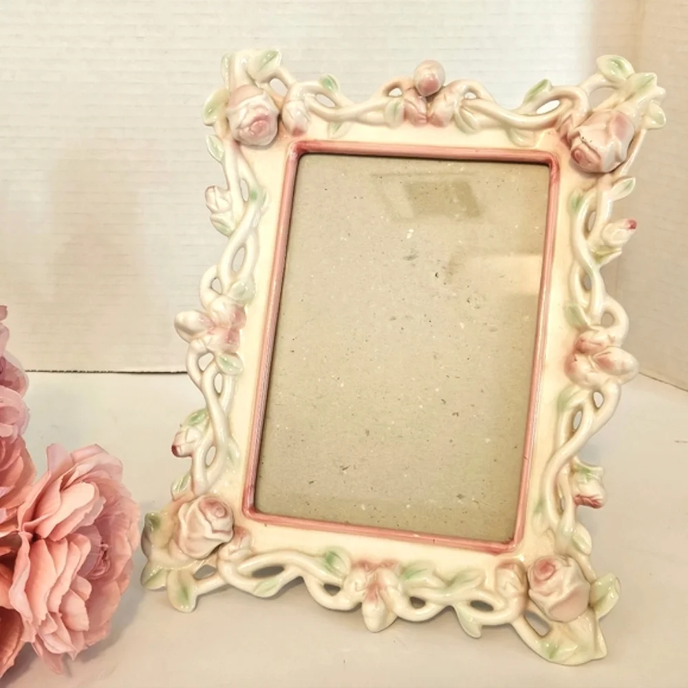 Elsa Glazed Soft Pastel 3D Pink Rose Buds & Green Leaves Table Frame 8